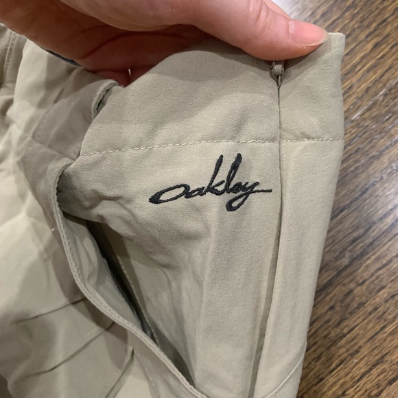 Good Condition Women’s Oakley Shorts Size 2 Tan Colour - Picture 4 of 10